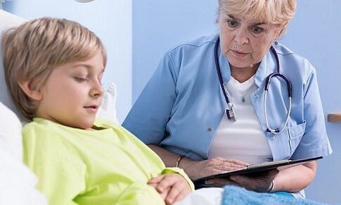 Γιατρός και παιδί στο νοσοκομείο